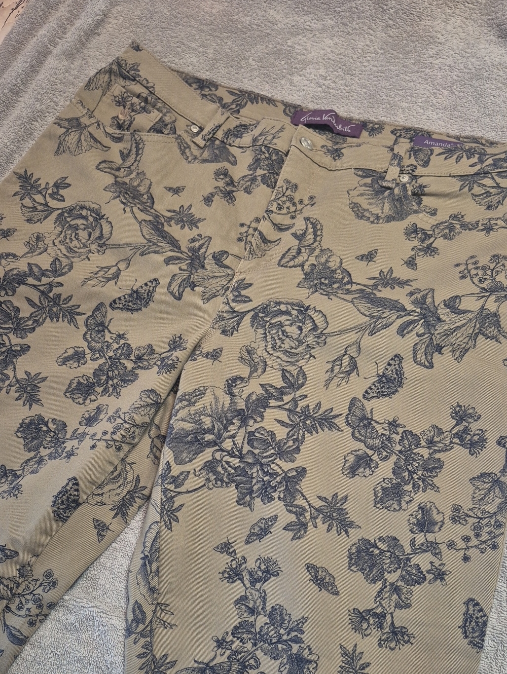 Gloria Vanderbilt Tan Skinny Pants with Navy Toile Trim
